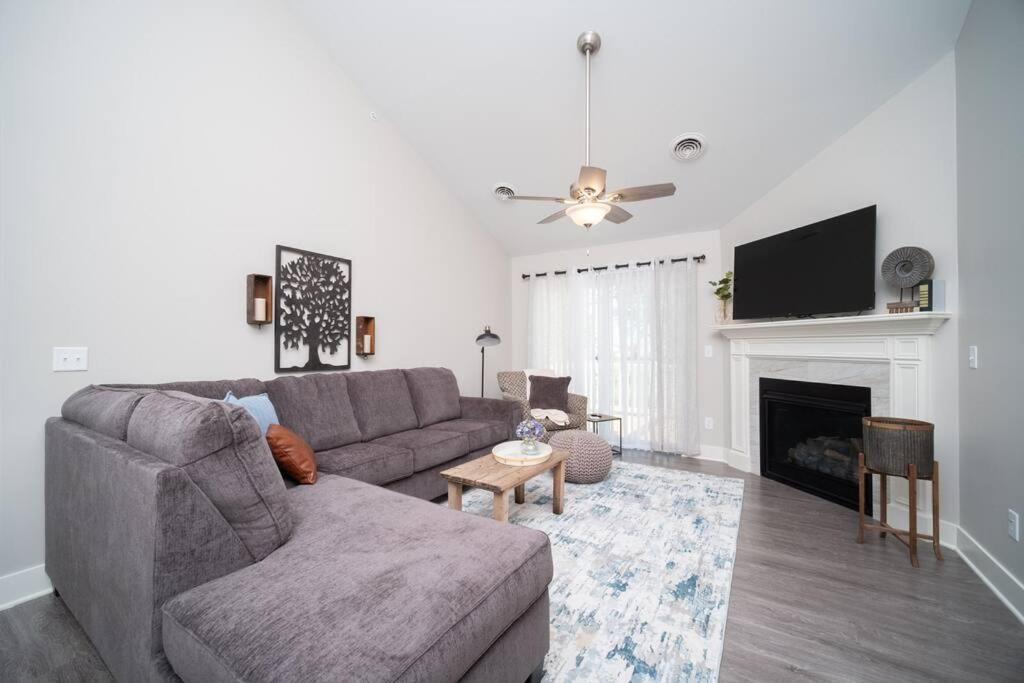 New Beautiful 3 Bedroom Condo In 베텐도르프 외부 사진