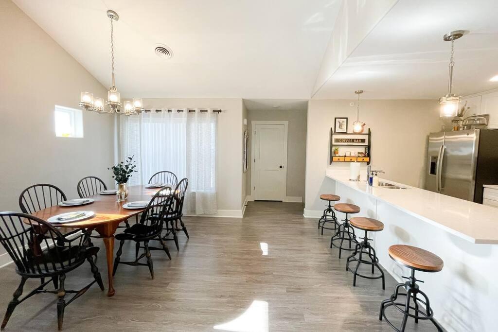 New Beautiful 3 Bedroom Condo In 베텐도르프 외부 사진