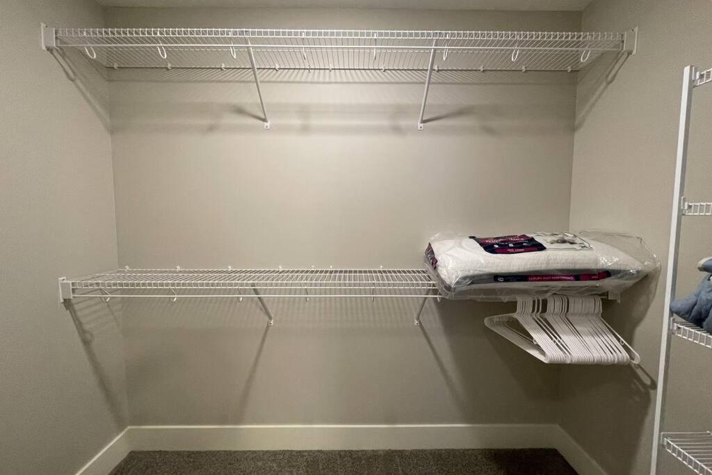 New Beautiful 3 Bedroom Condo In 베텐도르프 외부 사진