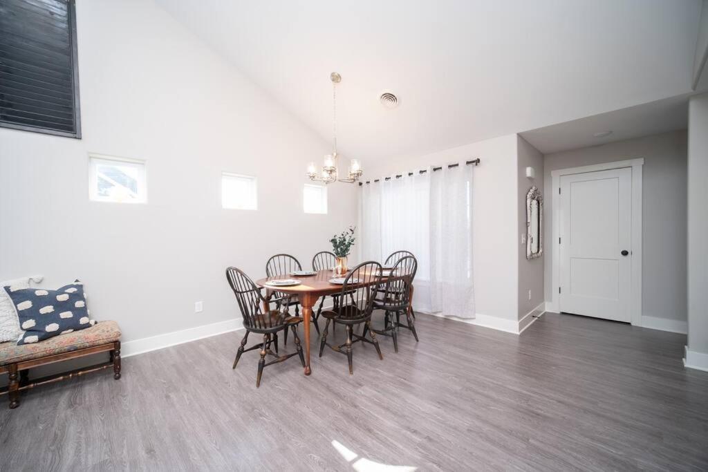 New Beautiful 3 Bedroom Condo In 베텐도르프 외부 사진