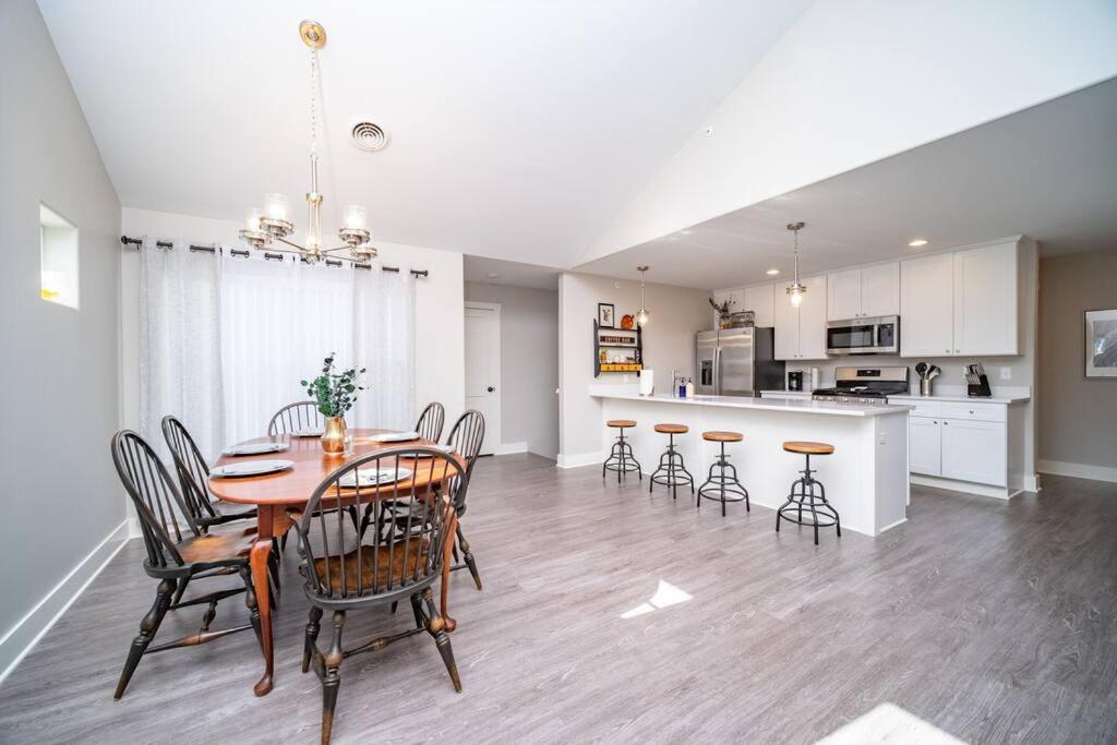 New Beautiful 3 Bedroom Condo In 베텐도르프 외부 사진